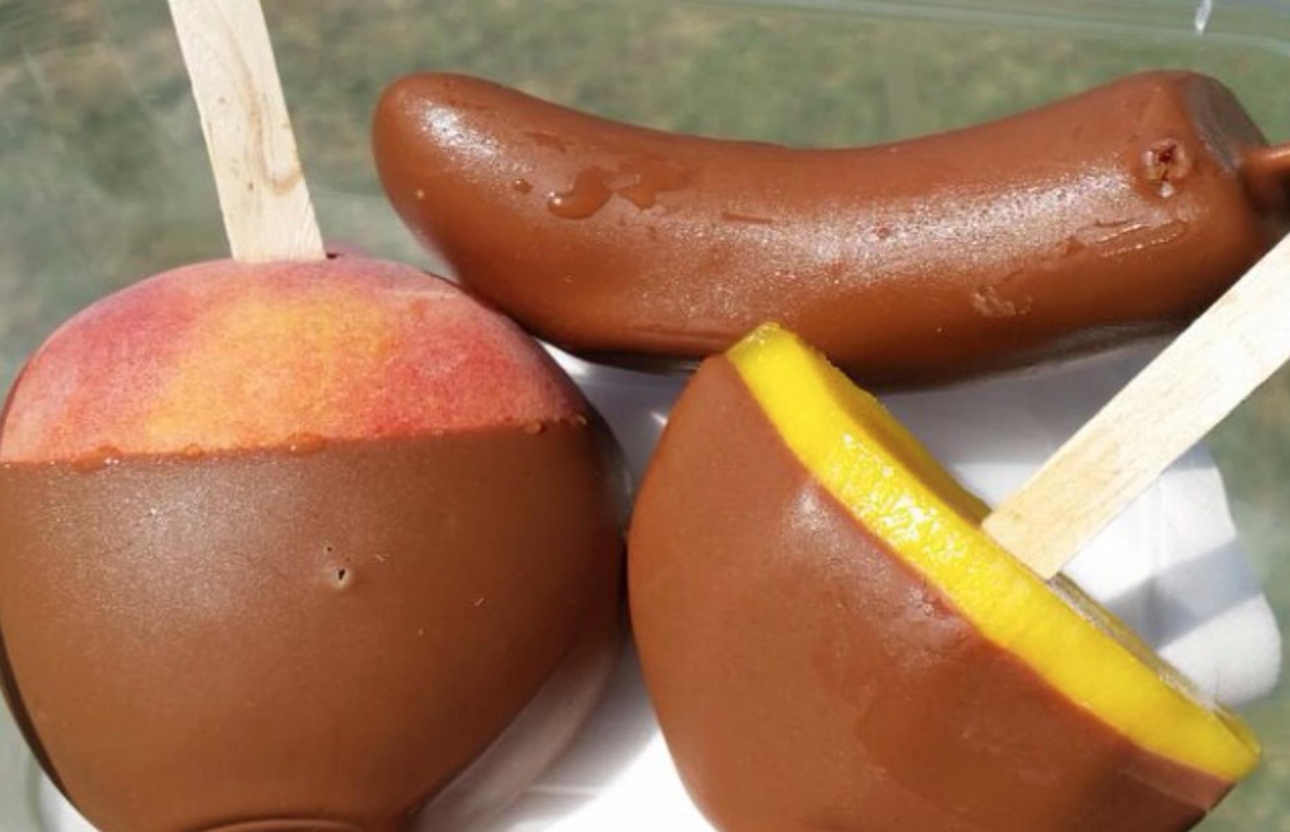 Chocolate-coated fruit pops
